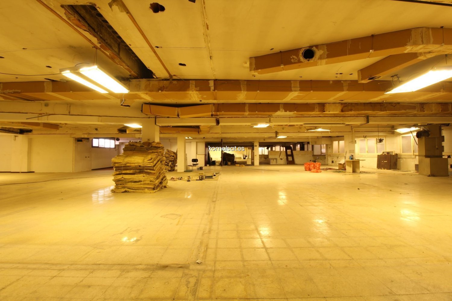 1660m² Commercial property in Barcelona, Spain No. 112488