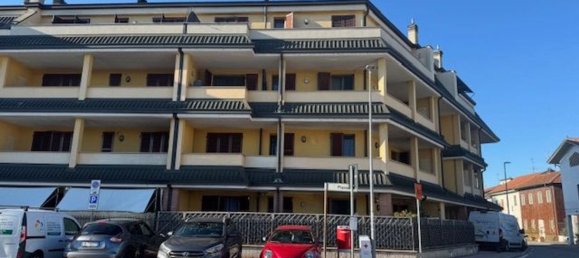 2 bedrooms Penthouse in Zelo Buon Persico, Italy No. 362247 3