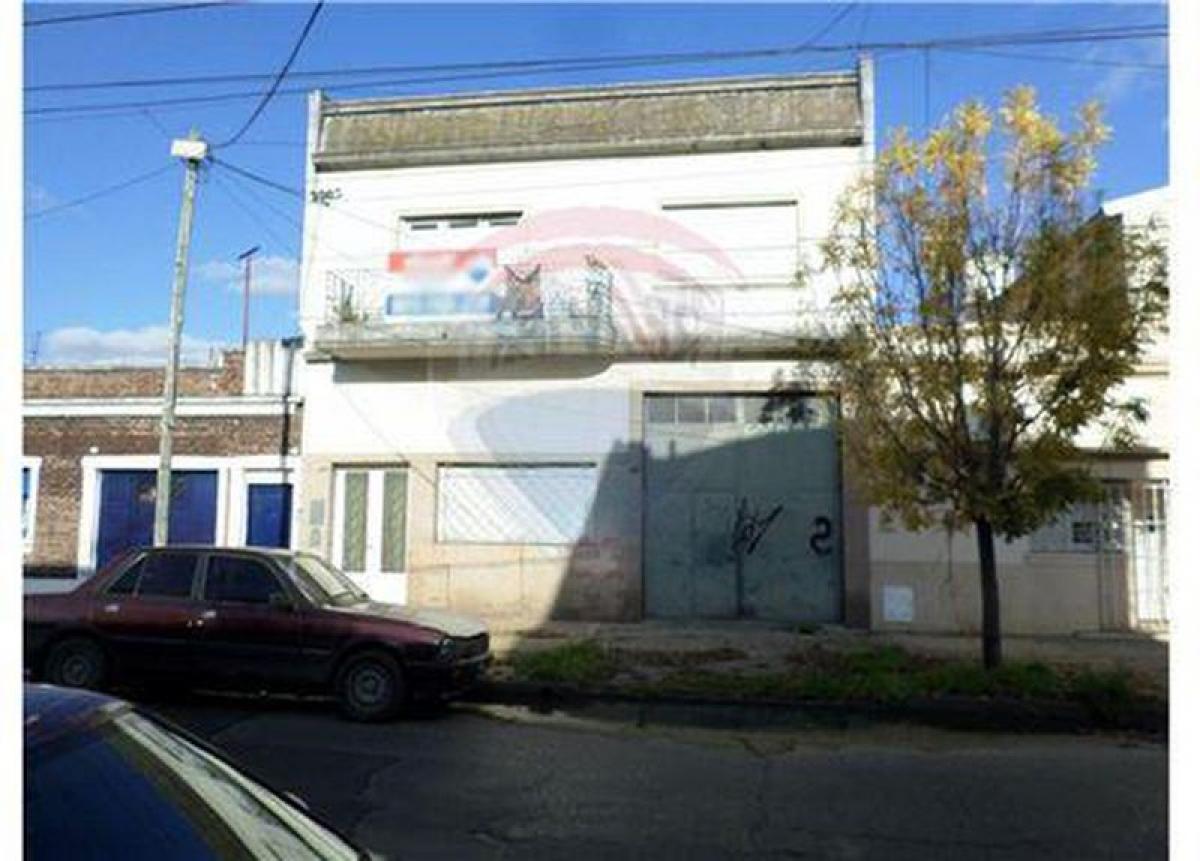 280m² Commercial property in Lanus, Argentina No. 21923