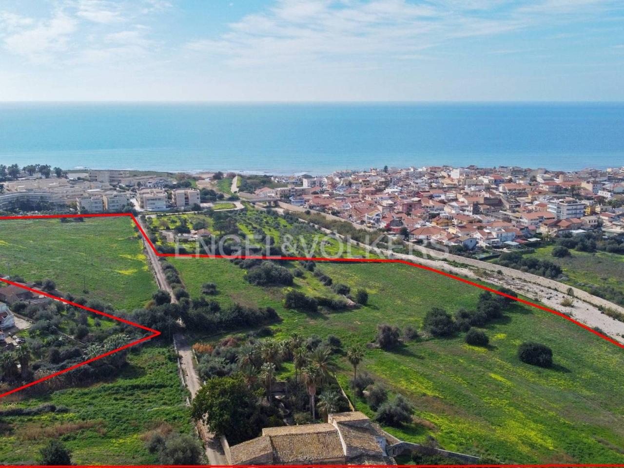 80000m² Land in Ragusa, Italy No. 78176