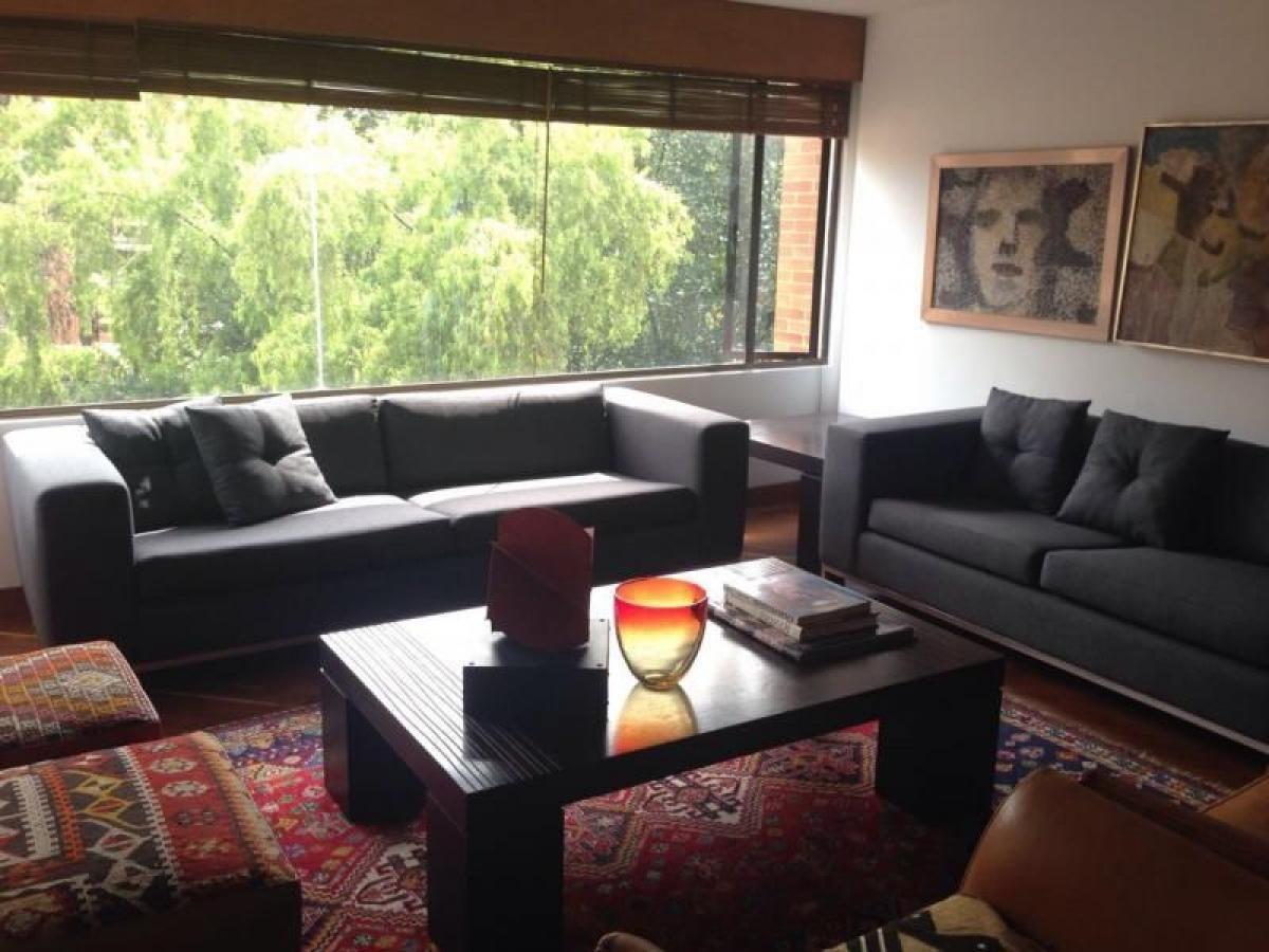 Casa de 4 dormitorios en Bogotá, Colombia No. 9666