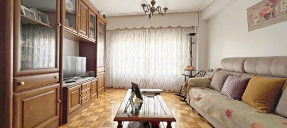 Apartamento de 3 dormitorios en La Coruña, Spain No. 32281 5