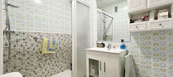 Apartamento de 3 dormitorios en La Coruña, Spain No. 32281 10