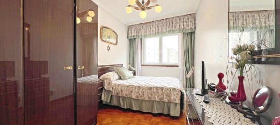 Apartamento de 3 dormitorios en La Coruña, Spain No. 32281 3