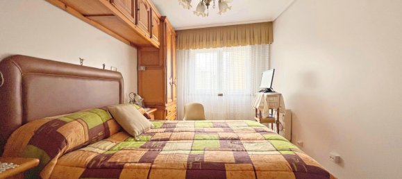 Apartamento de 3 dormitorios en La Coruña, Spain No. 32281 11