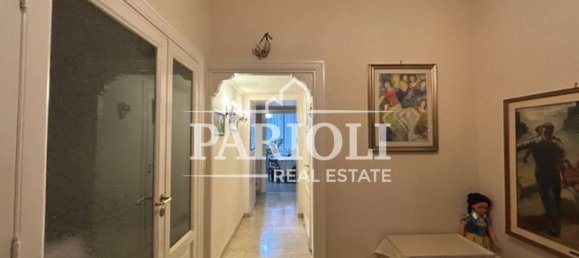 3 rooms Apartment in Rome, Italy No. 21561 2