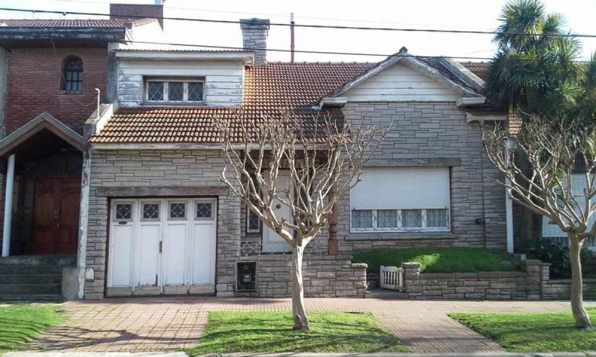 2 bedrooms House in Mar del Plata, Argentina No. 66757