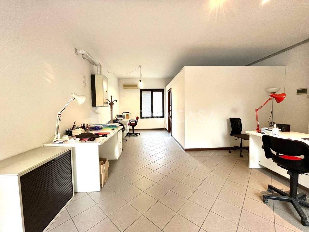 1 room Office in Bologna, Italy No. 335527