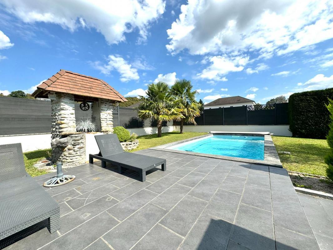 Casa de 4 dormitorios en Pau, France No. 100221