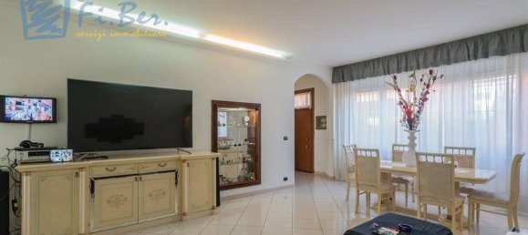5 bedrooms Villa in Pioltello, Italy No. 266775 4