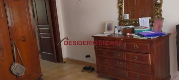3 rooms Apartment in Palermo, Italy No. 158052 2
