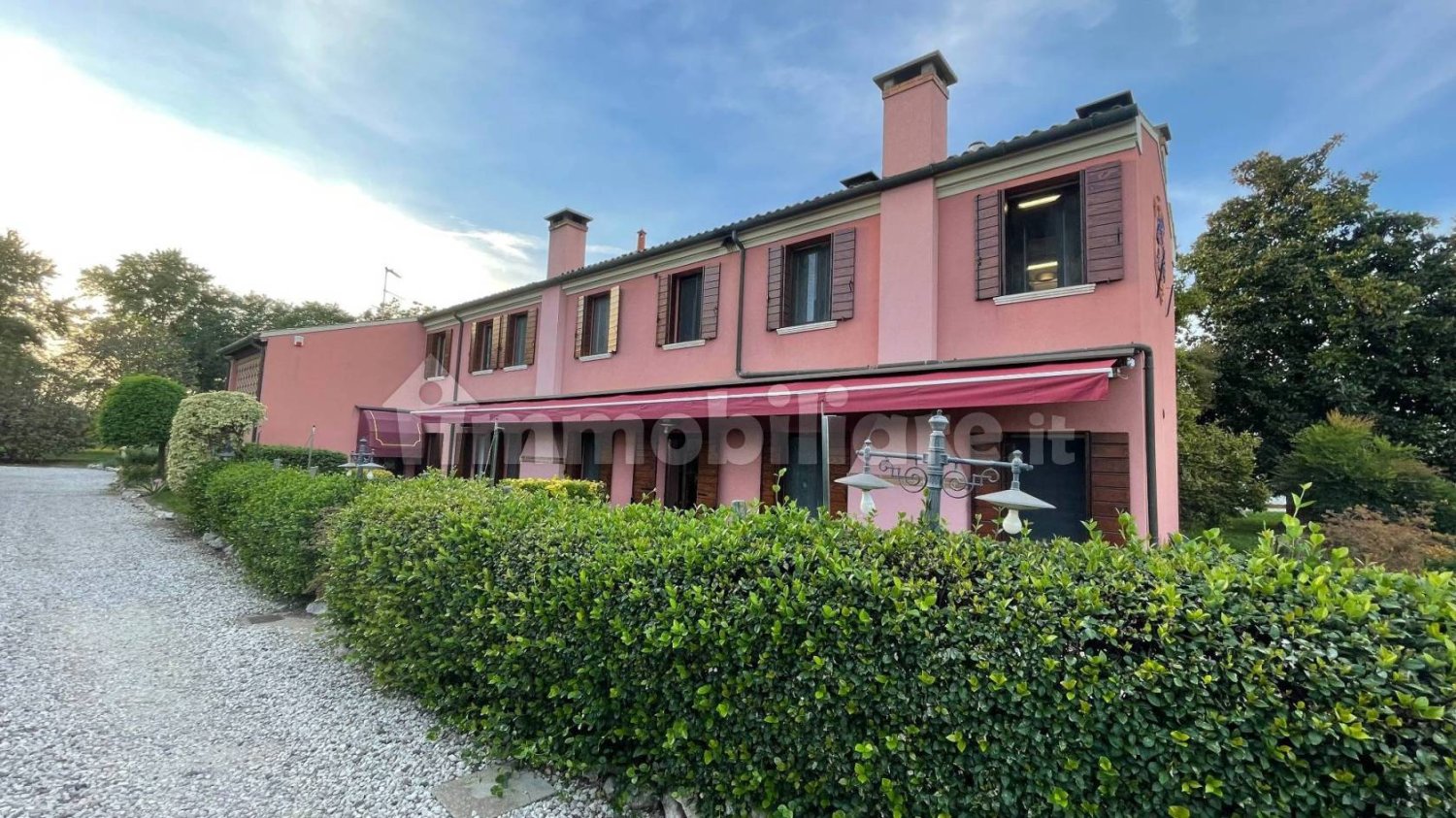 5 rooms Building in Rovigo, Italy No. 353526