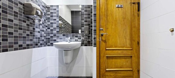 130m² Commercial property in Roquetas de Mar, Spain No. 76084 29