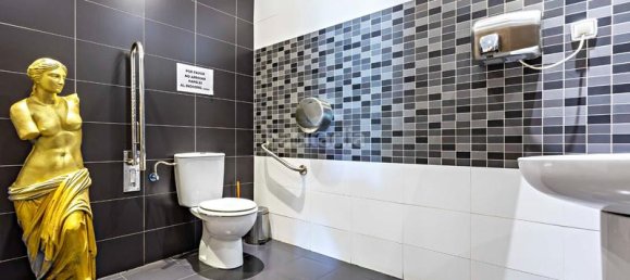 130m² Commercial property in Roquetas de Mar, Spain No. 76084 26