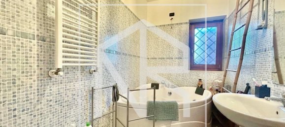 3 bedrooms Villa in Rome, Italy No. 344361 8