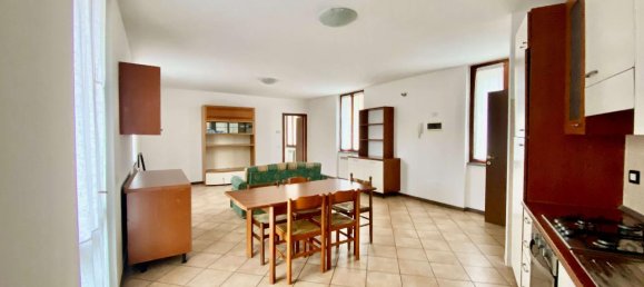 3 rooms Apartment in Bosisio Parini, Italy No. 173717 4