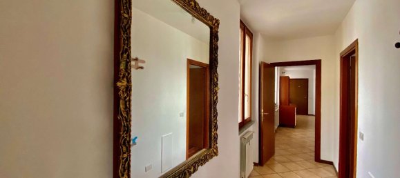 3 rooms Apartment in Bosisio Parini, Italy No. 173717 8