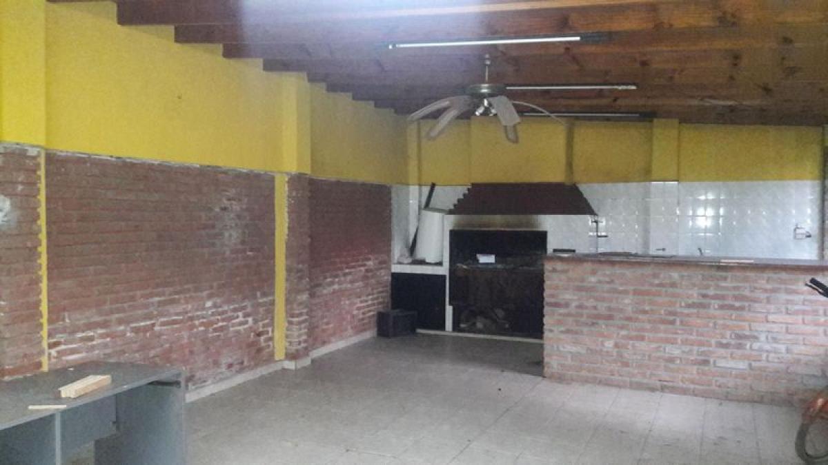 Casa de 4 dormitorios en Moreno, Argentina No. 18196