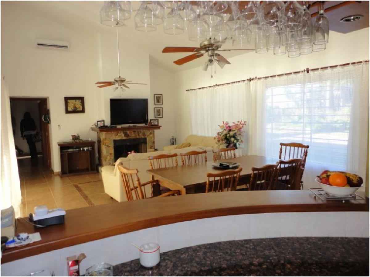 Casa de 3 dormitorios en Maldonado, Uruguay No. 4188