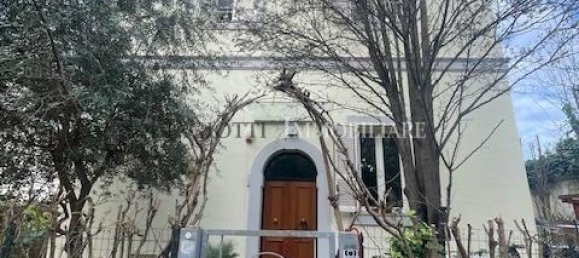 5 rooms Villa in Livorno, Italy No. 66108 3