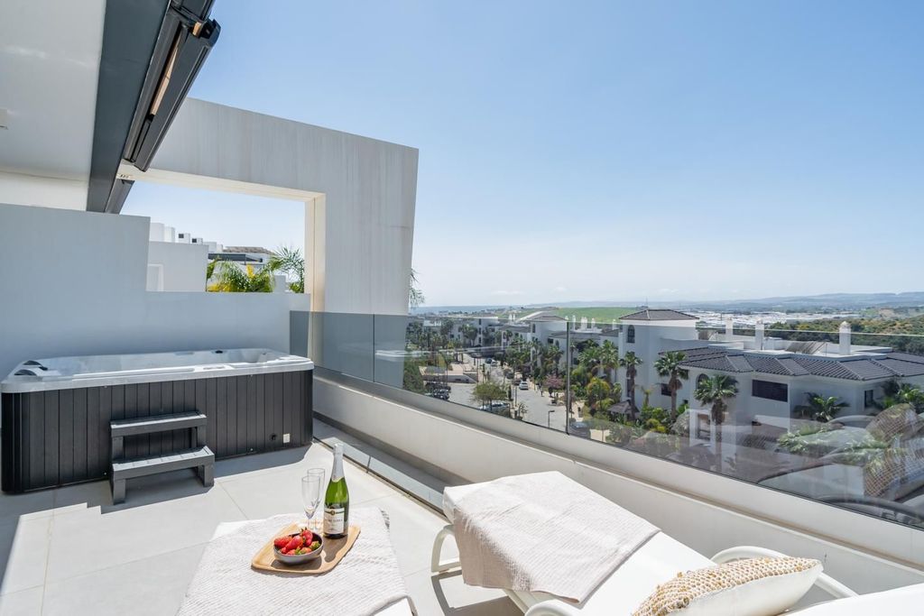 Apartamento de 2 dormitorios en Estepona, Spain No. 242075