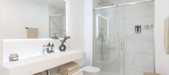 2 bedrooms Apartment in Estepona, Spain No. 242075 10