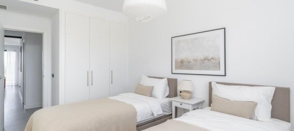 2 bedrooms Apartment in Estepona, Spain No. 242075 3