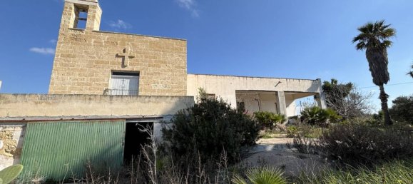 9 bedrooms House in Ugento, Italy No. 108018 8