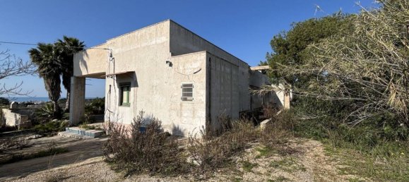 9 bedrooms House in Ugento, Italy No. 108018 4