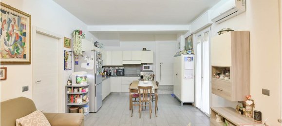 3 Schlafzimmer Villa in Carugo, Italy, Nr. 5092 2