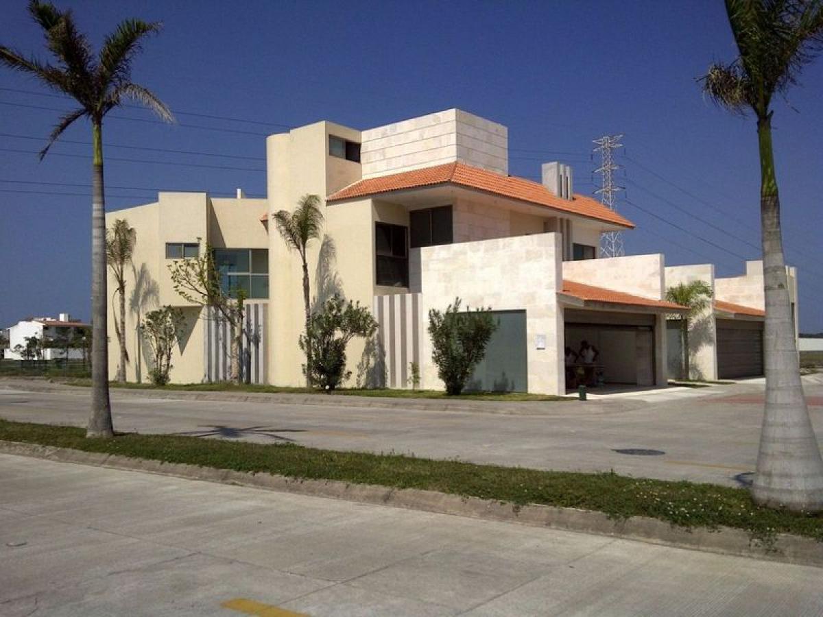 Дом с 4 спальнями в Веракрус, Мексика № 211014