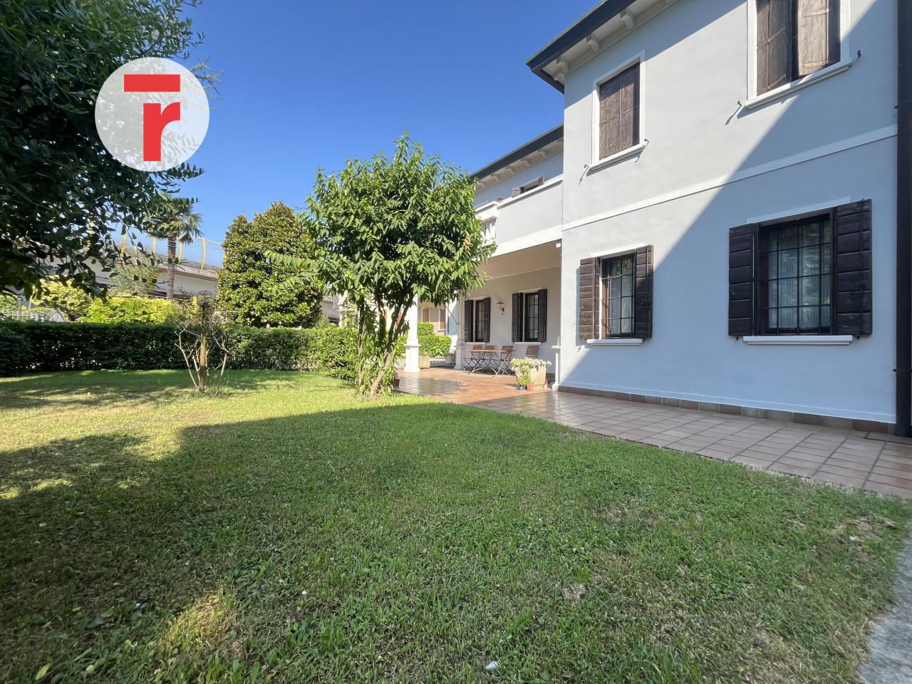 4 rooms House in Curtarolo, Italy No. 231862