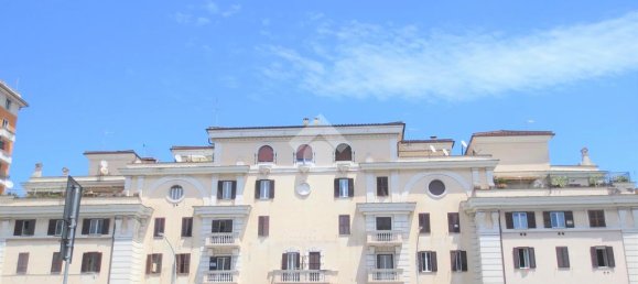 2 bedrooms Apartment in Rome, Italy No. 33998 22