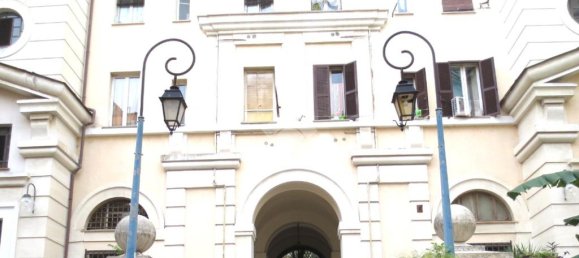 2 bedrooms Apartment in Rome, Italy No. 33998 2