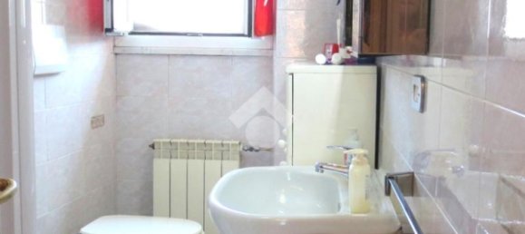 2 bedrooms Apartment in Rome, Italy No. 33998 18