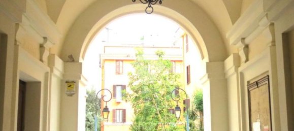 2 bedrooms Apartment in Rome, Italy No. 33998 3