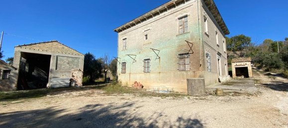 Casa de 20 divisões em Montegiorgio, Italy N.º 157648 8