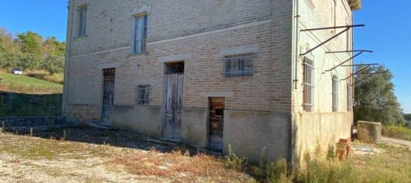 Casa de 20 divisões em Montegiorgio, Italy N.º 157648 7