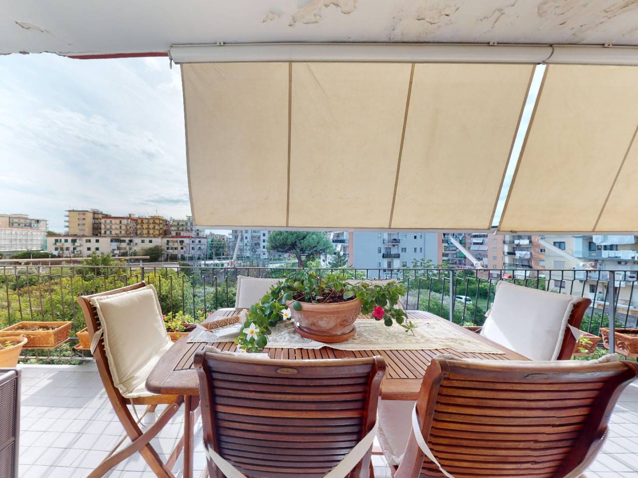 Квартира с 5 комнатами в Сан Джорджо а Кремано, Италия № 17762