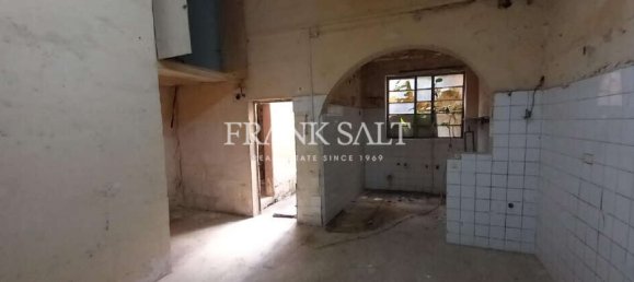 230m² Shop in Saint Paul's Bay, Malta No. 12521 2