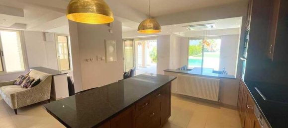 5 bedrooms Villa in Pervolia, Cyprus No. 20114 9