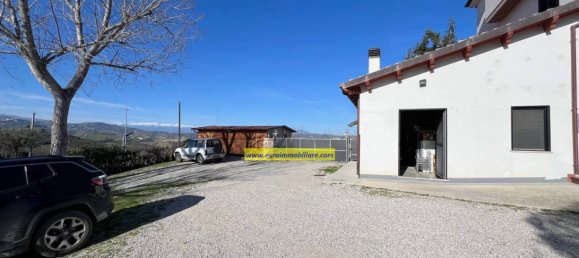 2 bedrooms House in Atri, Italy No. 158949 6