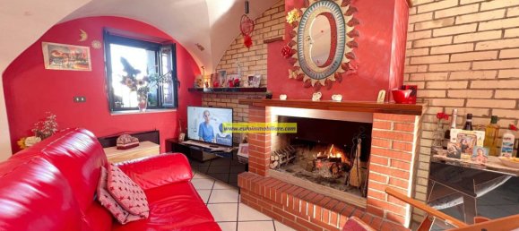 2 bedrooms House in Atri, Italy No. 158949 2