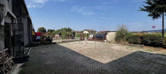 631m² Warehouse in Robbiate, Italy No. 114265 2