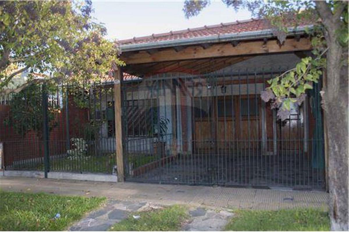 2 bedrooms House in Lanus, Argentina No. 57614