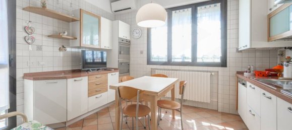 4 rooms Apartment in Bologna, Italy No. 34546 14