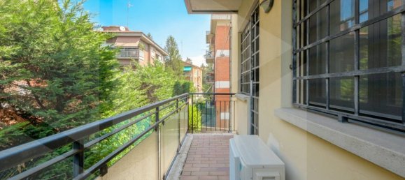 4 rooms Apartment in Bologna, Italy No. 34546 34