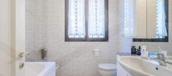 4 rooms Apartment in Bologna, Italy No. 34546 28