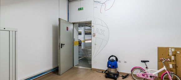 162m² Commercial property in Amadora, Portugal No. 58842 15