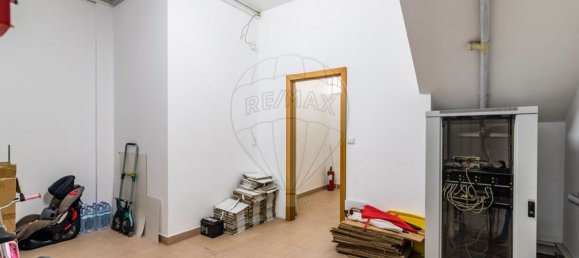 162m² Commercial property in Amadora, Portugal No. 58842 14